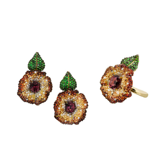 A complete set is "Flower of Happiness"