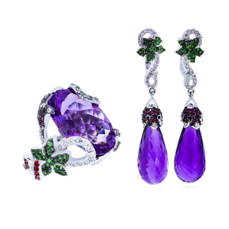 
									Сomplete set is the Amethystine vine